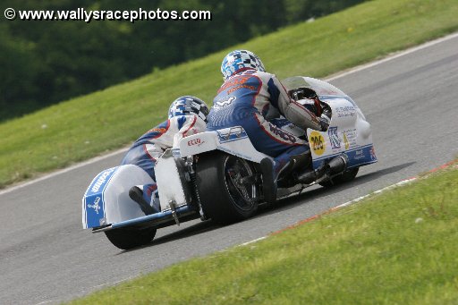 Behringer/Paßberger beim IGM Rennen in Schleiz
Behringer/Paßberger beim IGM Rennen in Schleiz
26.-28.5.2006
http://www.gespannmeisterschaft.de/
