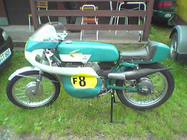 Stefa (?)
Eigenbau aus Tsjechien. 125cc mit Doppelkettengetriebe. ges. Horice 2005
