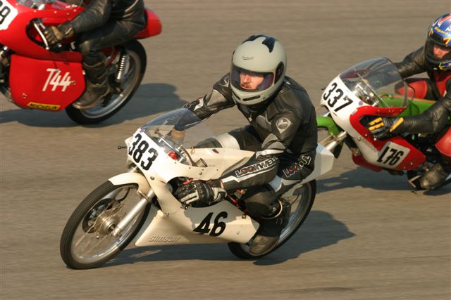 Sachsenring 2004
Oldtimerfest Sachsenring
M.Stehouwer und H.Kötting (50cc)
