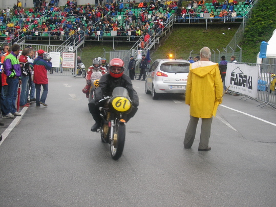 Alois Pröll (AUT)
Matchless G 50 500 nach dem Training
Schlüsselwörter: Salzburgring