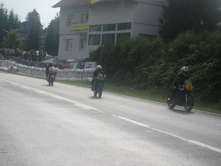 Sonderlauf
Jim Redman, Lothar John und Dieter Braun.
Foto: Alex L.
Schlüsselwörter: schotten