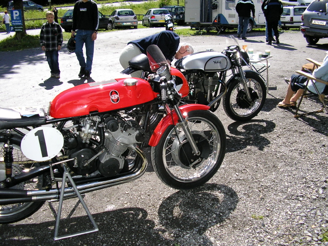 Gilera 4 Zyl. und Norton Manx vom John Biggs
Foto: Alex L.
Schlüsselwörter: großglockner