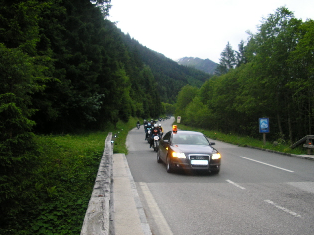 20 Uhr, abfahrt in richtung Fahrerlager mit Polizei exkorte!
So, das ist jetzt das letzte Bild, hoffe die Bilder haben euch gefallen!
Foto: Alex L.
Schlüsselwörter: großglockner