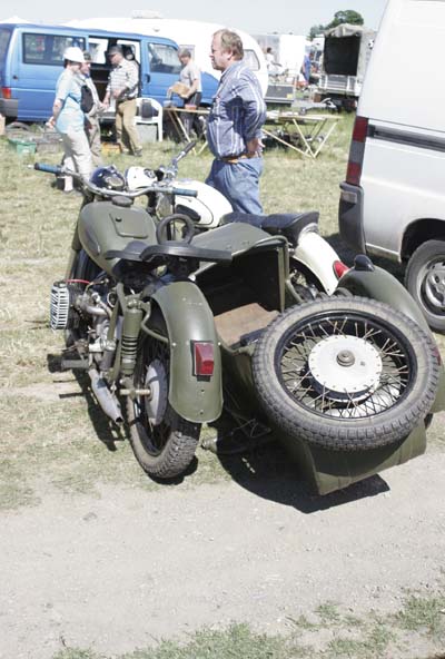 Dneper
eine der ersten Dneper mit dem alten Seitenventilmotor
