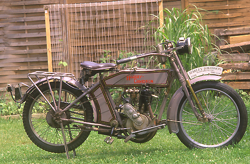 1914: Harley-Davidson "Silent Grey Fellow"
