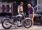 Dateiname=royal_enfield_bullet.jpg
Dateigröße=282KB
Abmessungen: 500x354
hinzugefügt am: %18. %311 %2004 royal_enfield_bullet.jpg