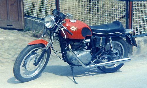 BSA A65SS Spitfire MKIV Special 1968
Und hier gleich mein erstes Bike 1969, eine 55 PS starke BSA 
