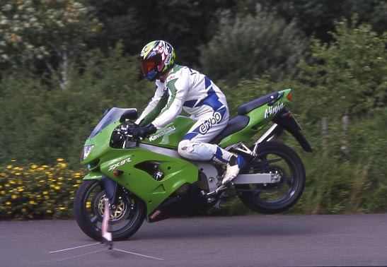 Kawasaki ZX-9R
... nur Übung macht den Meister ...
