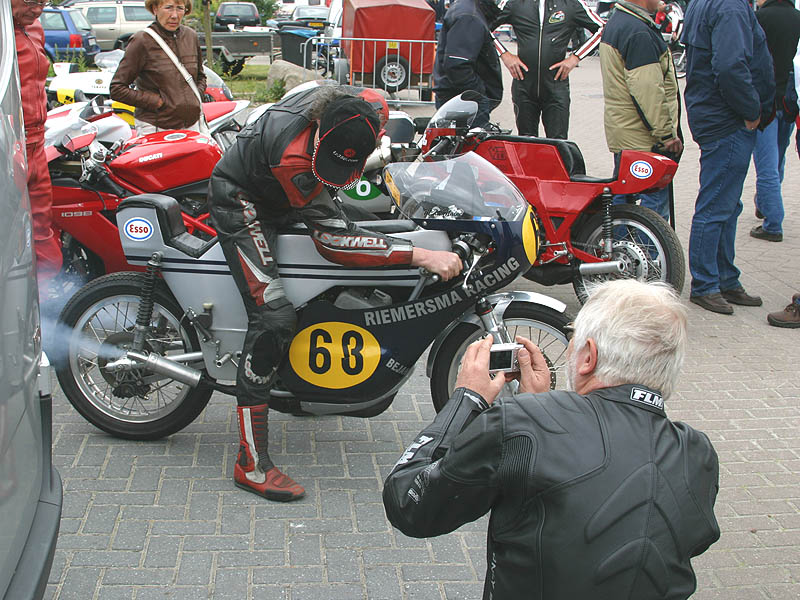 Riemanoc
Photografer Peter Frohnmeyer making a picture of the Riemanoc in Wolvega Classic Races
