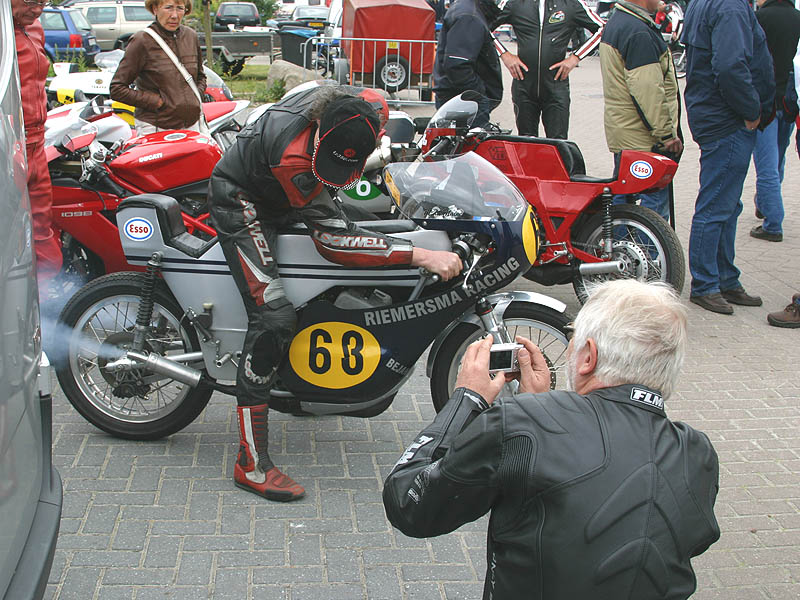 Riemanoc
Photografer Peter Frohnmeyer making a picture of the Riemanoc in Wolvega Classic Races
