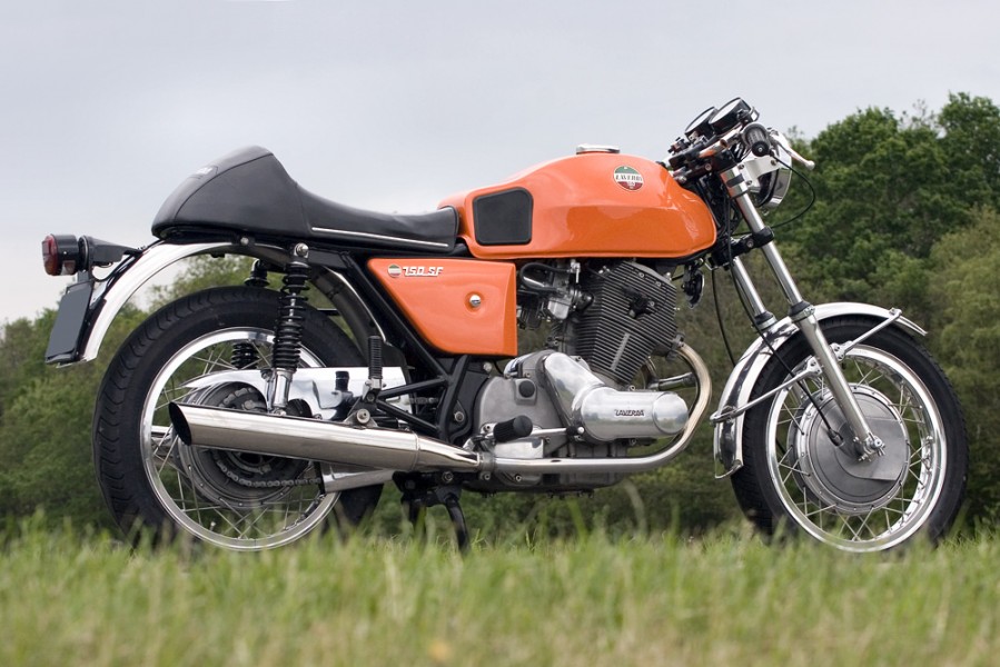 LAVERDA SF
Beautiful 1972 Laverda SF restored by a friend . (just ready)
