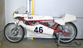 Dateiname=Simson 1979.jpg
Dateigröße=113KB
Abmessungen: 900x529
hinzugefügt am: %16. %314 %2004 Simson 1979.jpg