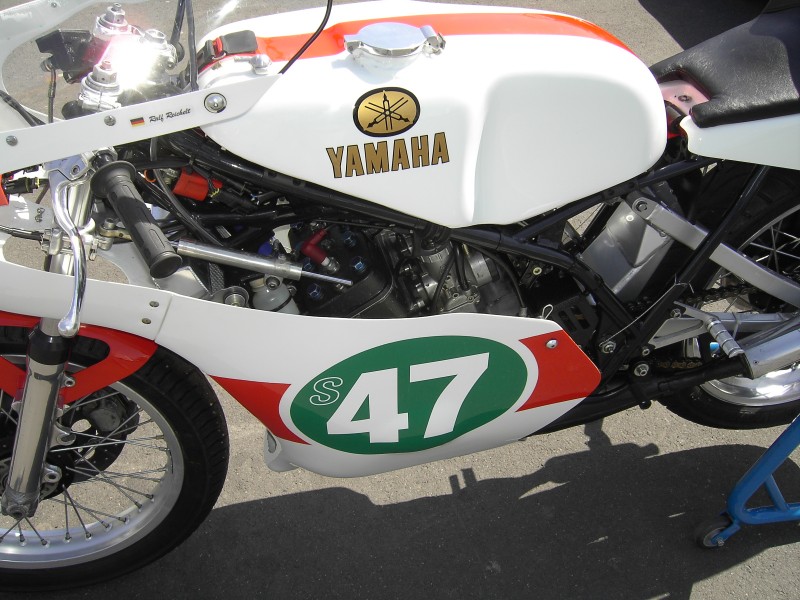 Yamaha TZ 250 mit Kantenschutz, jetzt wird's langsam grotesk!!
