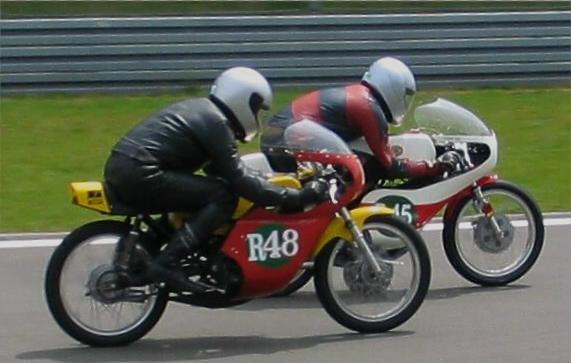 Jan-Wellem-Pokal Nürburgring Juni 2004
Horst Böss -Maico RS2
Wolfgang Knigge - Yamaha AS3
