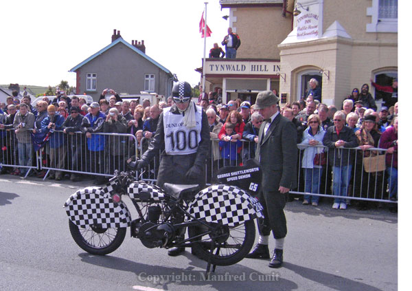 1907 TT RE-ENACTMENT
Richard ‘Milky’ Quayle received wild applause as he started last as rider number 100
