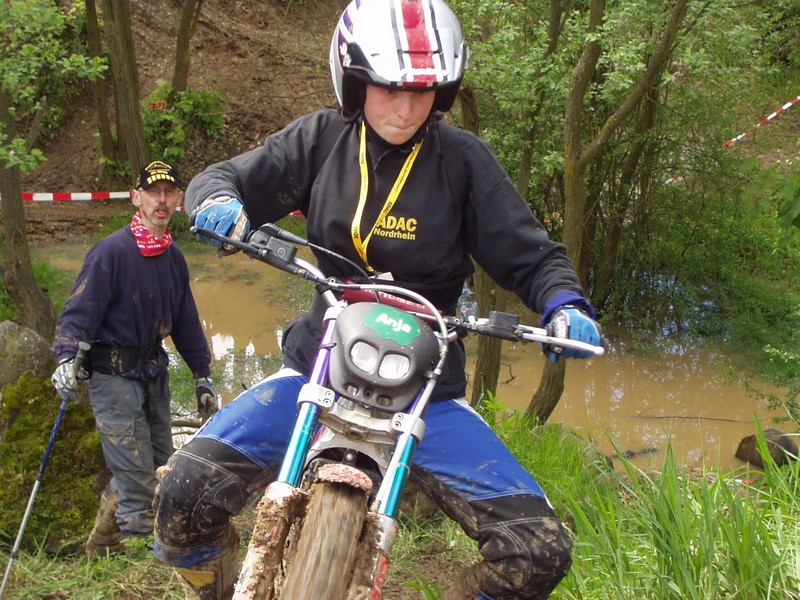 Trialsport
Anja in Aktion , Trial in Dreckenach 2005, Klasse Fortgeschrittene Jugend .
Schlüsselwörter: Trialsport