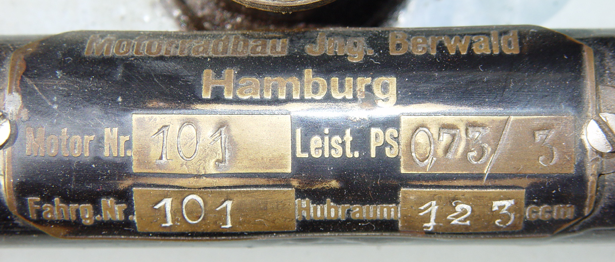 Hermes
Hier mal das Typenschild mit der "gewaltigen" Leistung!
Schlüsselwörter: Hermes