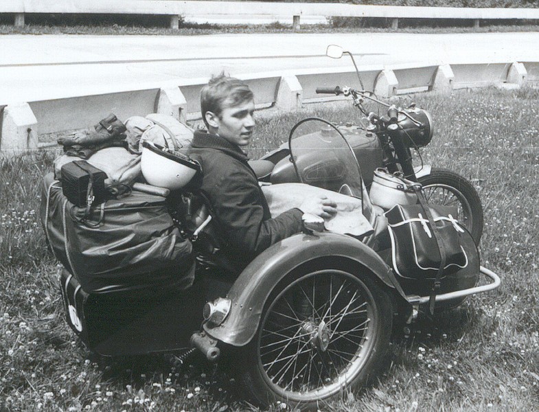 Packesel.
Auf dem Weg nach Schweden 1965, mit BMW R25/2 Gespann.
