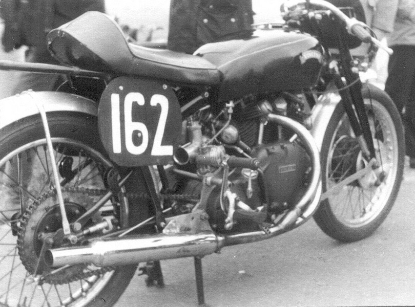 Drag Racing 1968
Als in Holland Beschleunigungsrennen noch auf abgesperrten Landstrassen gefahren wurden.

