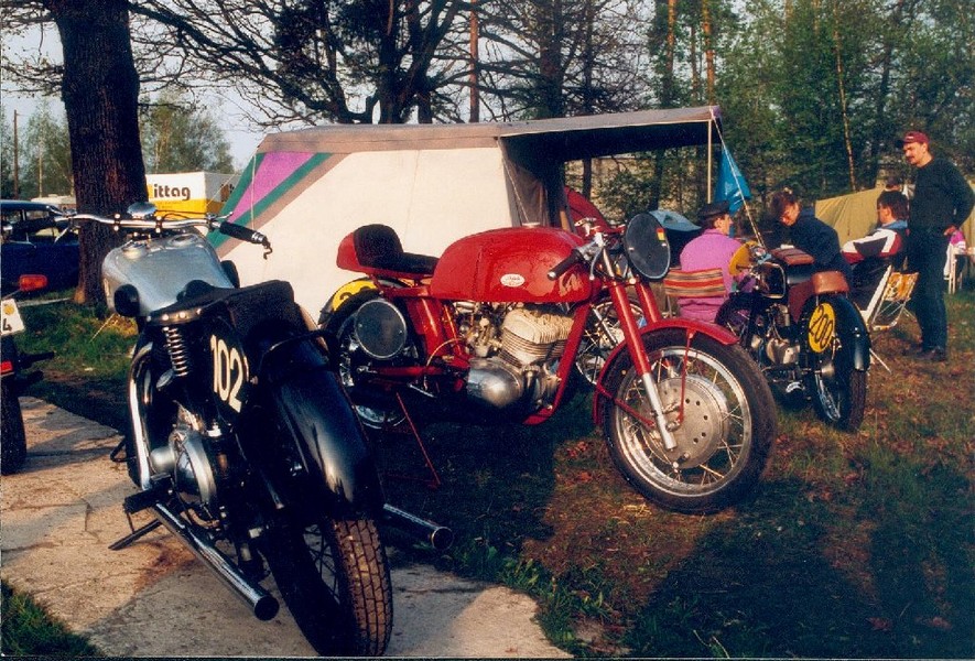 Abend im Fahrerlager
Bergrennen Greiz-Neumühle 2002 (?)
