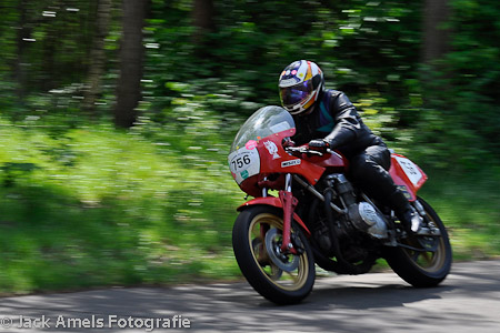 750cc SAM demorace Hulsbeek Oldenzaal 08-05-2011
Met EGLI-Honda EVH750
Foto:www.jackamelsfotografie.nl
http://www.youtube.com/watch?v=cqmZZfwRCVE&feature=related
Schlüsselwörter: 750cc SAM demorace Hulsbeek Oldenzaal 08-05-2011 EGLI-Honda EVH750 Jack Amels