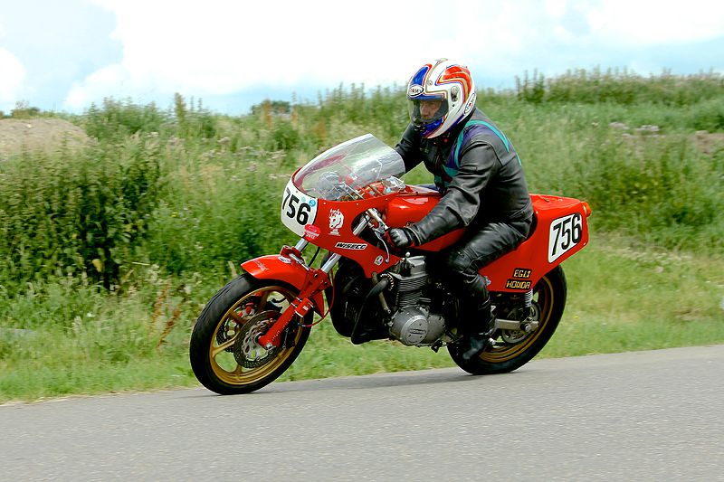 Met EGLI-Honda bij SAM Racedemo Elburg 07/07/2012
Met EGLI-Honda bij SAM Racedemo Elburg 07/07/2012
Schlüsselwörter: Met EGLI-Honda bij SAM Racedemo Elburg 07/07/2012