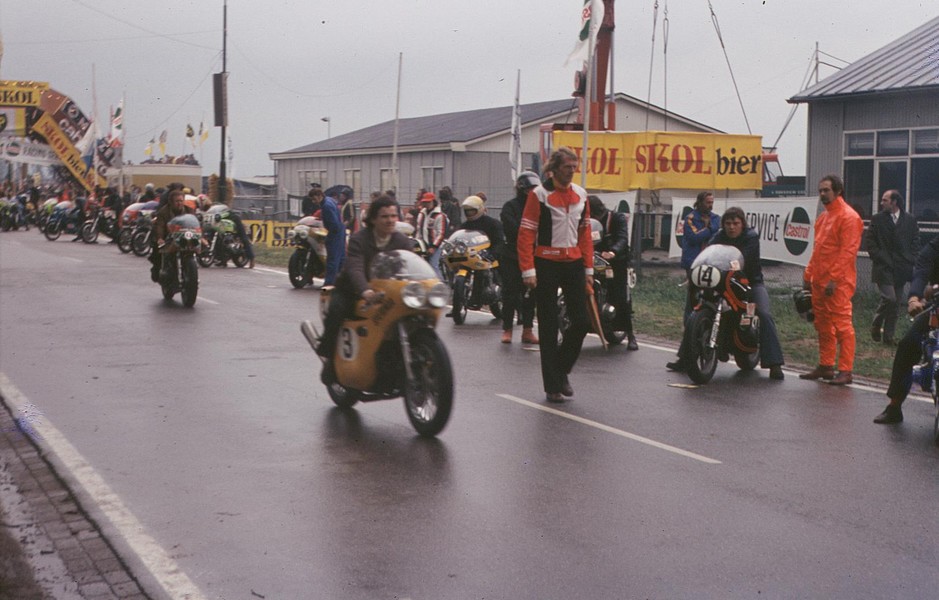 24 stunden rennen Oss Holland 1970-1974
Leo Spierings Honda CB750
