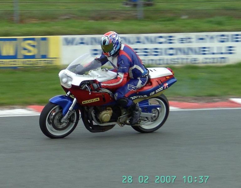 Croix en Ternois 27042008
Robby op Eigenbouw met Honda CB1100R blok
Schlüsselwörter: Robby Eigenbouw  Honda CB1100R