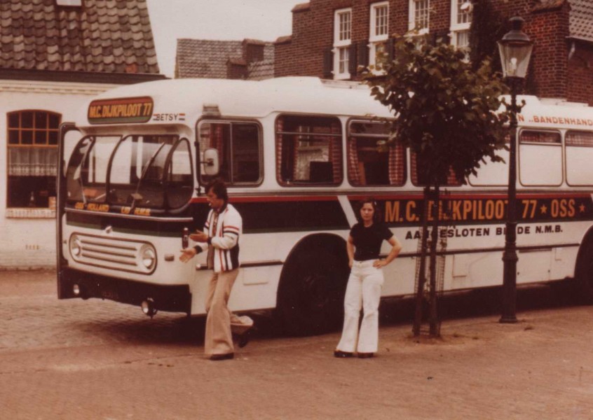 MC Dijkpiloot1977
Bus Betsy van MC Dijkpiloot1977 Oss
Gerard Beck Megen/Truus v Buul
Schlüsselwörter: MC Dijkpiloot 1977