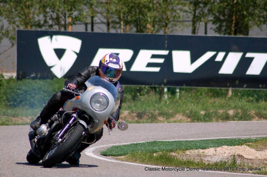 Howell Honda CB 820 K 
Pinksterrace 2010 Oss 24 uur Revival
Schlüsselwörter: Pinksterrace 2010 Oss 24 uur Revival