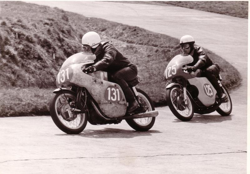 Generationswechsel: Lothar John auf Bultaco und Ludwig Malchus mit der NSU Sportmax
Noch hat Ludwig mit dem "Oldtimer die Nase vorne" während John die Zeichen der Zeit erkannt hat und zum 2 Takter gewechselt hat. 1966 stellte Ludwig nach dem Eifelrennen  dann die gute alte Max endgültig in den Schuppen. 
