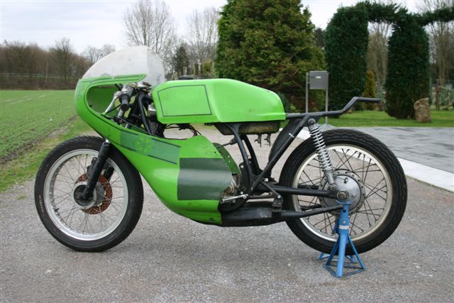 Bultaco Yamaha
TD 2 Verkeidung, Kröber Zündung / Drehzahlmesser, TD2 Zylinder / Vergaser, spätes TSS Fahrgestell, Scarab Scheibe vorne... Suche Historie/Informationen
