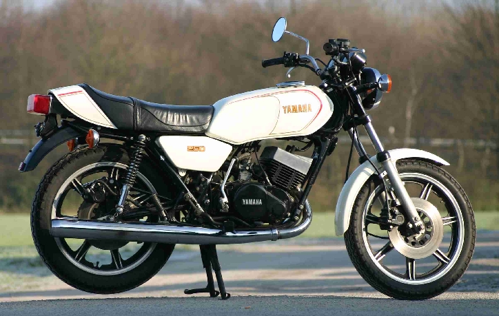 RD250G
Das letzte luftgekühlte Yamaha-Modell von 1979. Nur in Japan und Australien erhältlich. 
