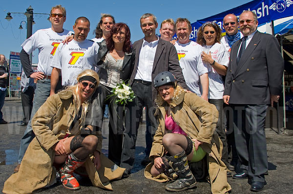 Thomas Schönfelder and his wife Simone -  it was their wedding today  - congratulations
