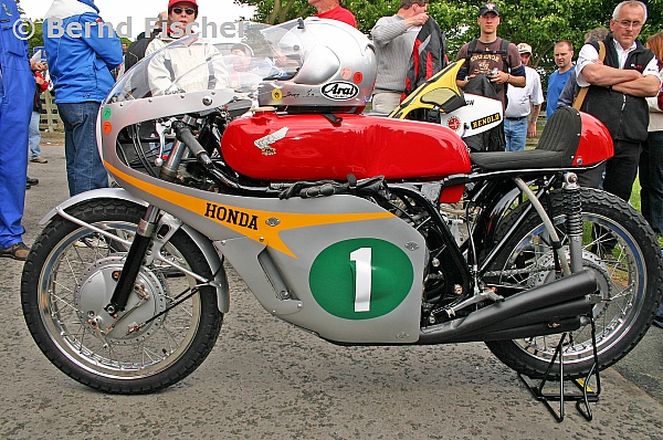 Isle of Man TT 2004
Honda Six (Replica)
