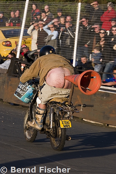 Impressionen - Purple Helmets
