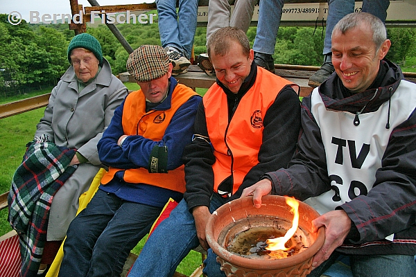 Isle of Man TT 2004
Lady und Race- Fan, Marshals, BF, es war kalt !
