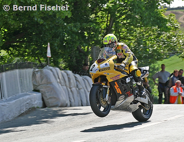 Isle of Man TT 2004
Ballaugh Bridge - Ian Lougher
