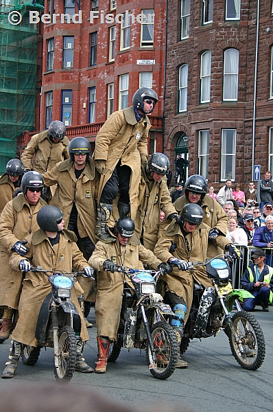 Isle of Man TT 2004
Purple Helmets
