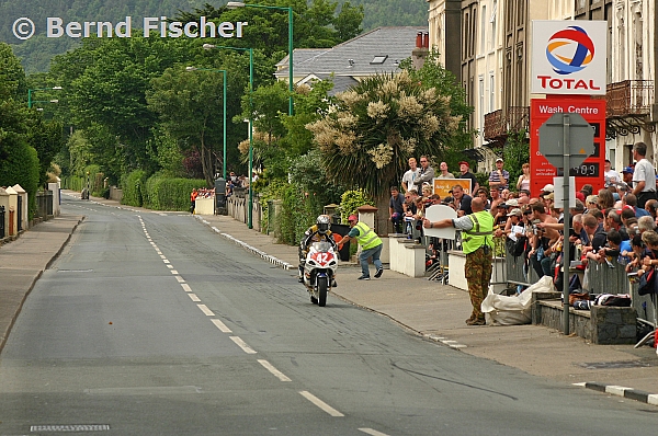 Isle of Man TT 2004
Maria Costello - out of the Race (Ramsey)
