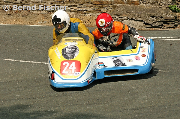 Isle of Man TT 2004
Lars Schwartz/Dicky Gale - Erinnerung an "Esso" Gunnarson aus Schweden
