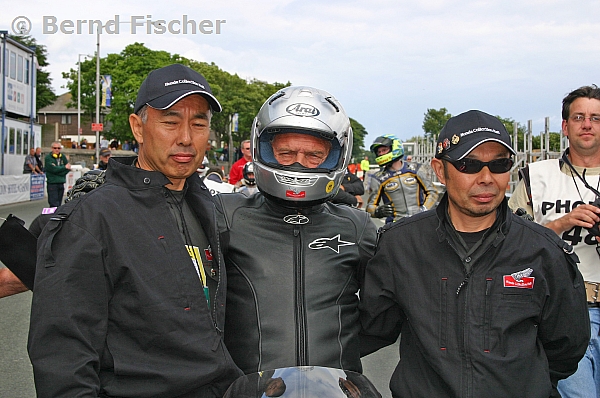 Isle of Man TT 2004
???, Jim Redman, ???, wer kann helfen ? BF
