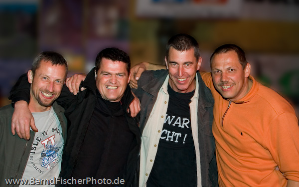 TT 2007
die vier deutschen Starter bei der TT 2007, v.l.n.r. Thomas Schönfelder, Karsten Schmidt "Schmidti", Frank Spenner "Fritz", Dirk Kaletsch.
Viel Erfolg und "Hals und Beinbruch" BF
