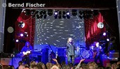 Dateiname=Robert Plant_02.jpg
Dateigröße=271KB
Abmessungen: 600x349
hinzugefügt am: %26. %458 %2005 Robert Plant_02.jpg