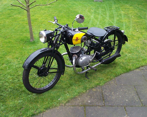 [b]TORNAX K 125[/b] von 1949, ILO-Motor mit 5 PS, 87 kg Leergewicht, 69 km/h
