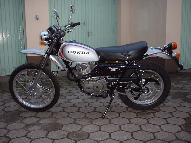 Honda XL250 K1
Vollrestaurierte XL250 K1 aus der ersten Serie,schon mit 4-Ventiltechnik
