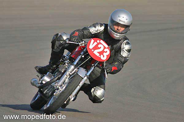 V23, L. Scholer, Honda CB450
