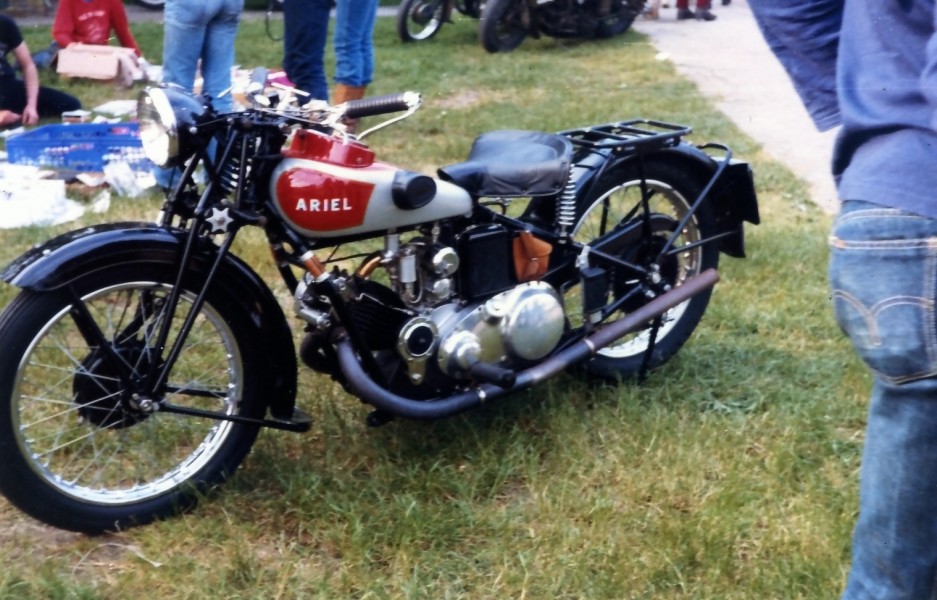 Ariel single sloper  1930´s
This nice Ariel sloper model from the 30´s was seen on the Unicorn Rally in Holland in 1981.
