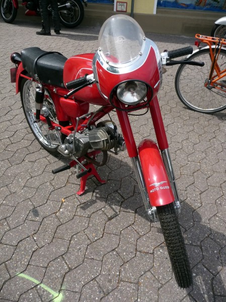 Moto Guzzi Guzzino - 80cc - 1959 (1)
Gesehen beim Rheinbach Classics 2010, in perfect restaurierten zustand 

Was seen at the Rheinbach Classics 2010 in perfect condition 
