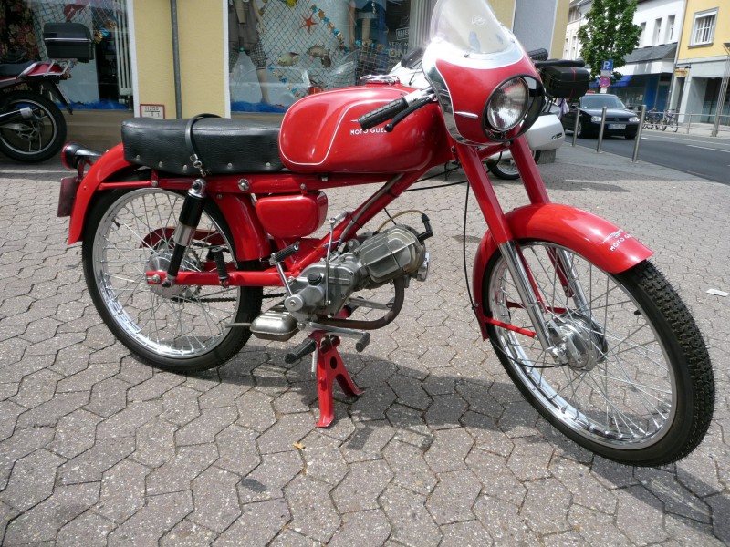 Moto Guzzi Guzzino - 80cc - 1959 (2)
Gesehen beim Rheinbach Classics in perfect restaurierten zustand 

was seen at the Rheinbach Classics in perfect condition 
